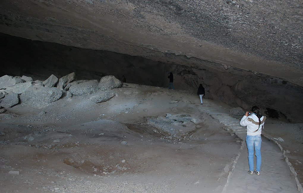 En-la-cueva-del-Milodón