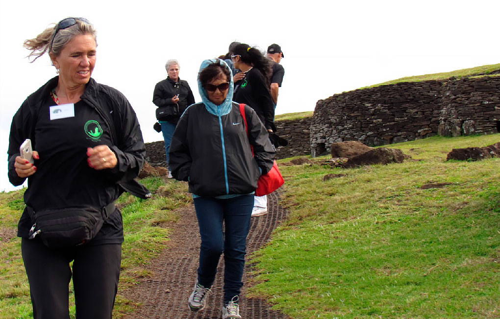 Visita-a-Orongo-en-Rapa-Nui